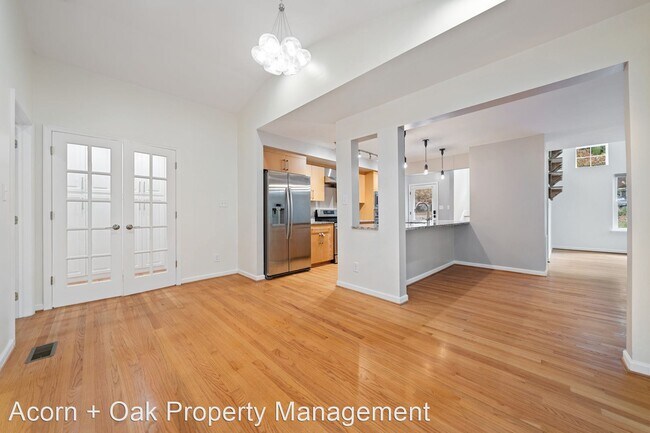 Building Photo - 3 br, 2.5 bath House - 604 Bolin Creek Drive