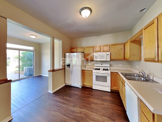 Building Photo - 953 Mesa Dr