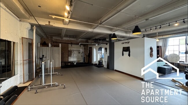 Building Photo - 3144 W Carroll Ave