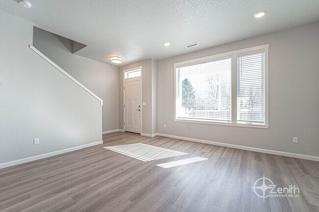 Foto del edificio - 16326 NE 20th St