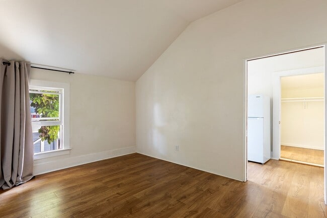 Building Photo - 214 W Ortega St