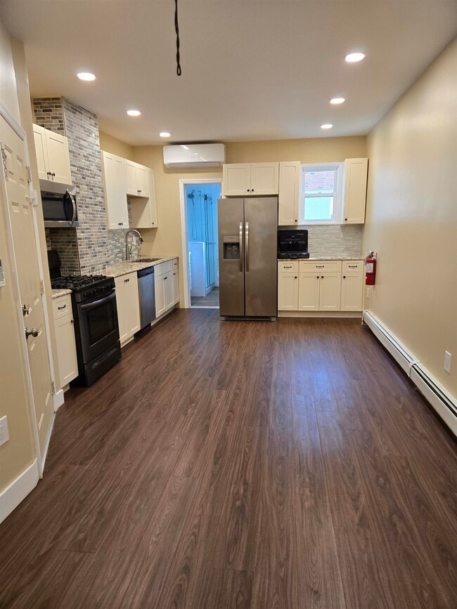 Building Photo - 120 68th St