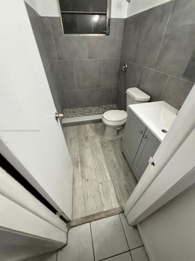Foto del edificio - 16120 NE 19th Ct