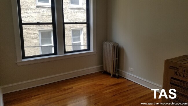 Building Photo - 3909 N Greenview Ave