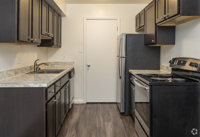 2BR, 1.5BA Townhome - 950 SF - Catons Villas North Townhomes