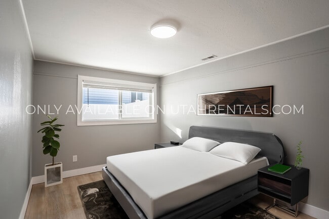 Building Photo - 425 S 600 W