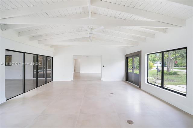 Foto del edificio - 8401 SW 142nd St