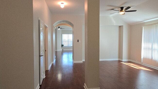Foto del edificio - 6800 Oak Falls Dr