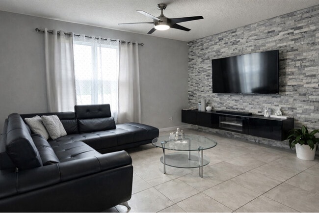 Foto del edificio - 417 Tanglewood Dr