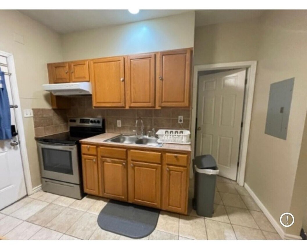 Primary Photo - 3 Bedroom Single Family Home in Herndon