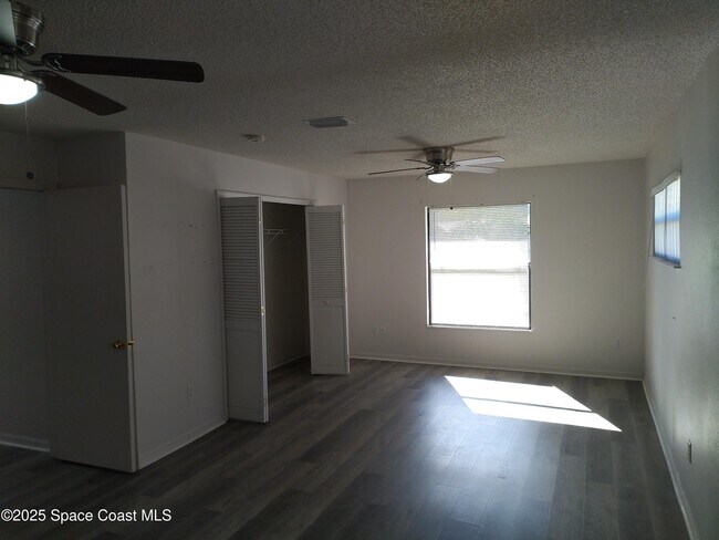 Foto del edificio - 765 John Carroll Ln