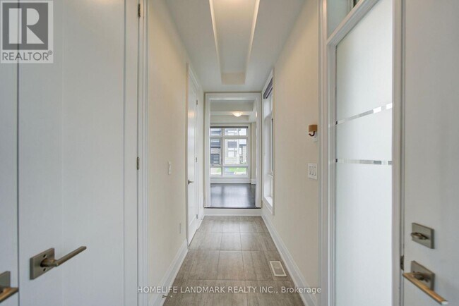 Photo du bâtiment - 6 Mace Ave