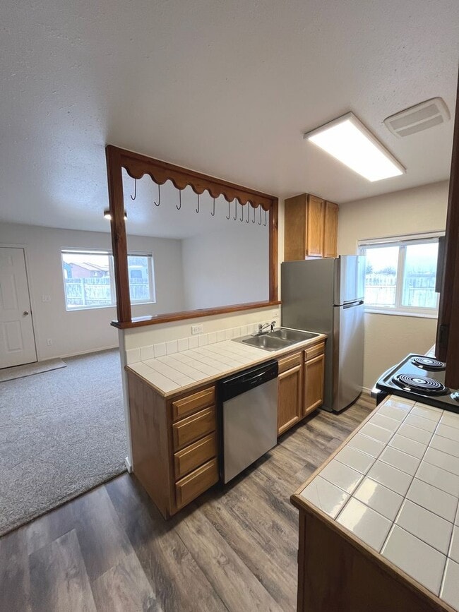 Building Photo - 3 Bed / 2 Bath Home for Rent in Willow Creek – Renovated with Mountain Views