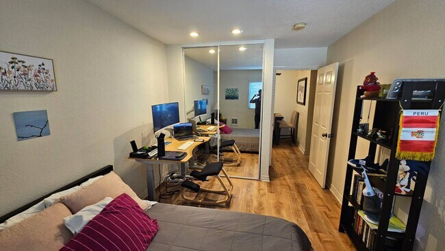 Foto del edificio - 1737 Bayview Heights Dr