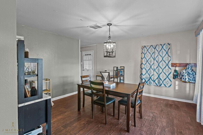 Foto del edificio - 5520 Knollcrest Dr