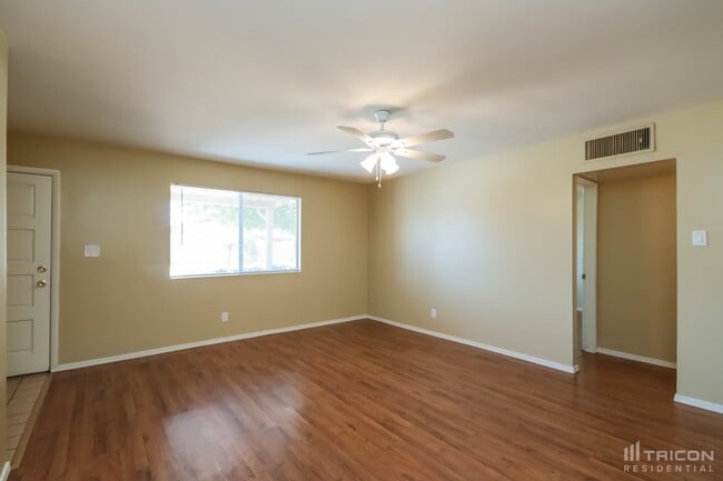 Building Photo - 3202 W Wood Dr