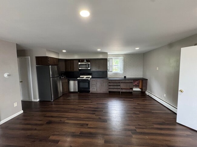 Building Photo - 27 Overpeck Ave