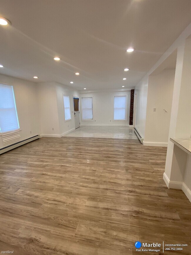 Building Photo - 2 br, 2 bath House - 403 N 8th Street #1