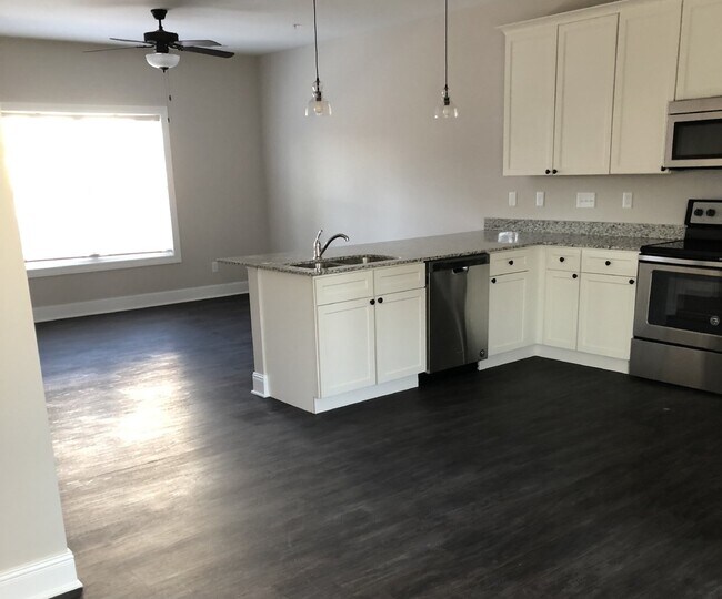 Building Photo - 2BD 2.5 Bathroom apartment available close to TTU