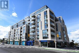 Building Photo - 411-411 MacKay St