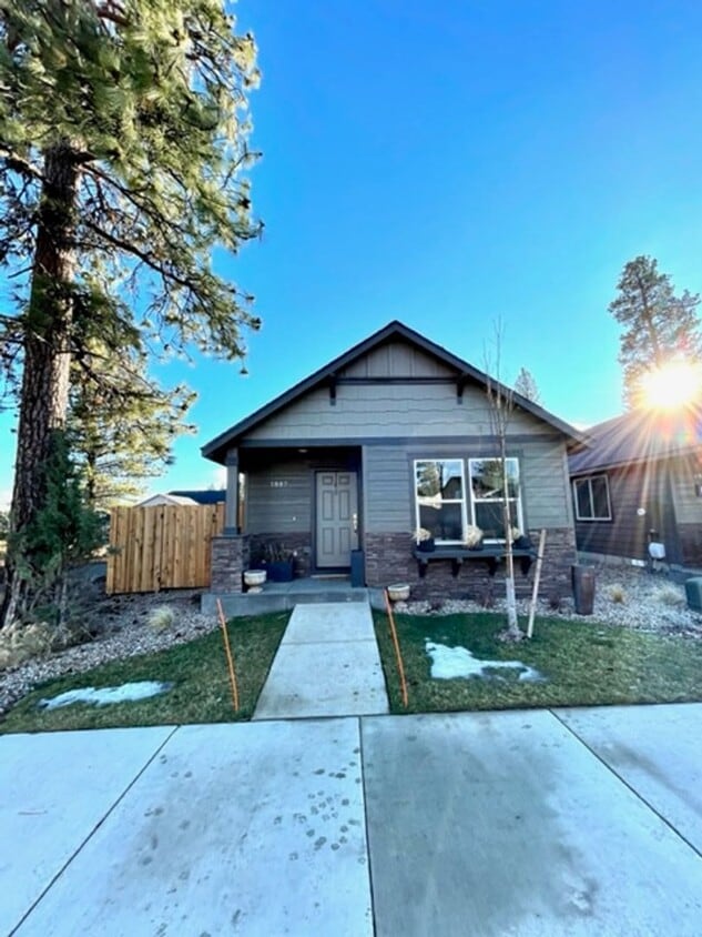 Primary Photo - Single level home in Sisters!