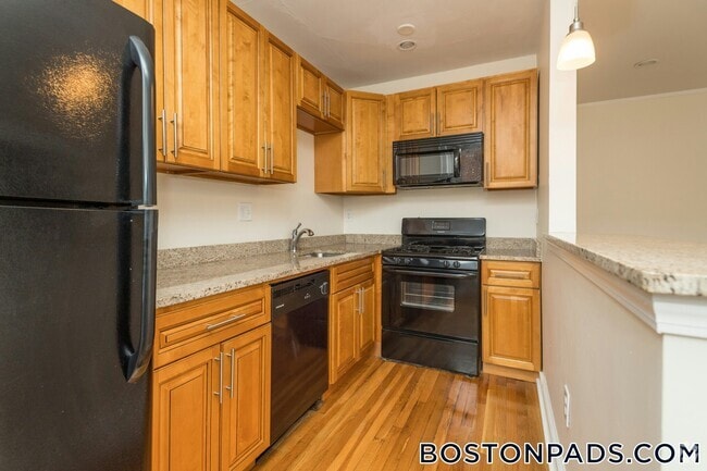 Building Photo - 138 Highland Ave