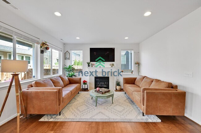 Foto del edificio - Spacious 4-Bed & 2.5 Bath Single Family Ho...