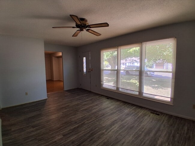Building Photo - 922 Sunset Rdg