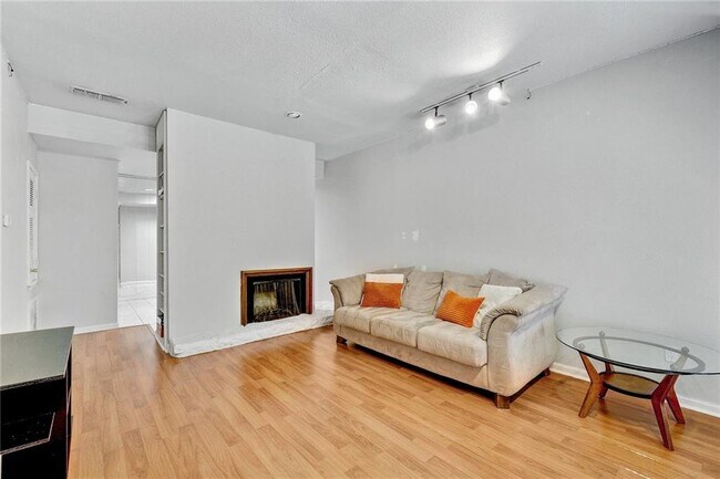 Building Photo - 2529 Rio Grande St