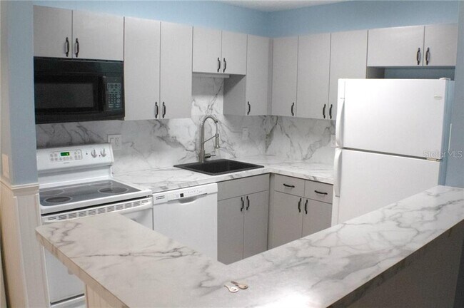 Building Photo - 3241 Fox Chase Cir