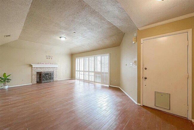 Foto del edificio - 14947 Heritage Wood Dr