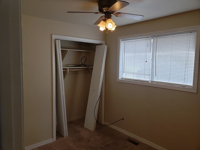Foto del edificio - Available NOW - North End 3 bed 2 bath with a Fenced Yard