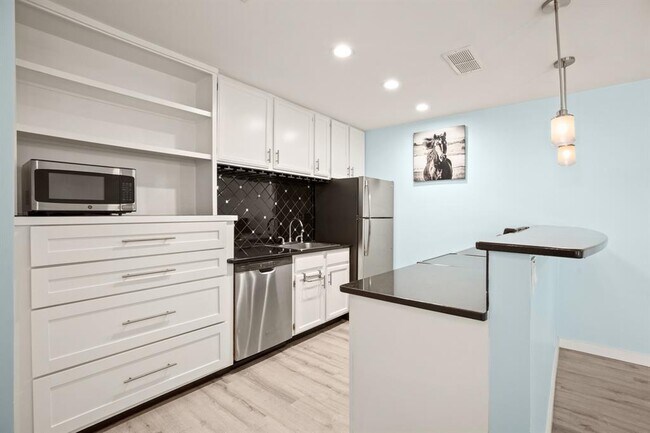 Building Photo - 2600 Penny Ln