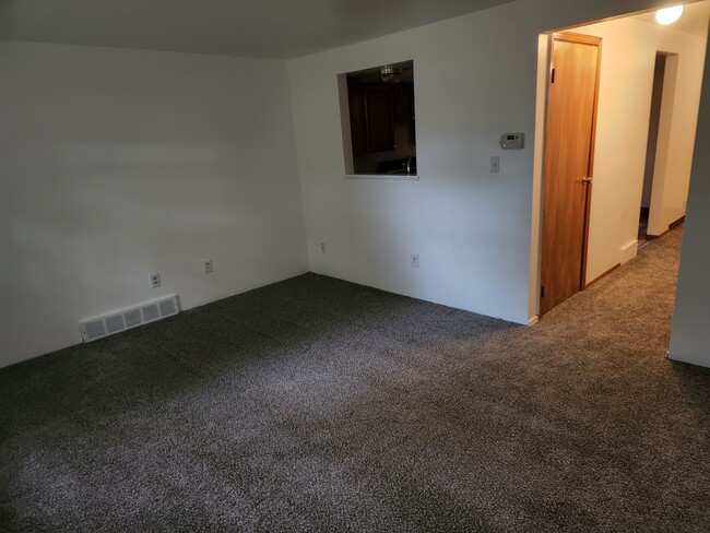 Living room - 139 Whitestown Vlg