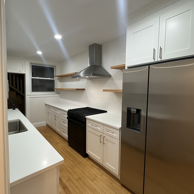 Samsung Appliances 36" Fridge with Ice Filtered Water - 2337 W Roscoe St