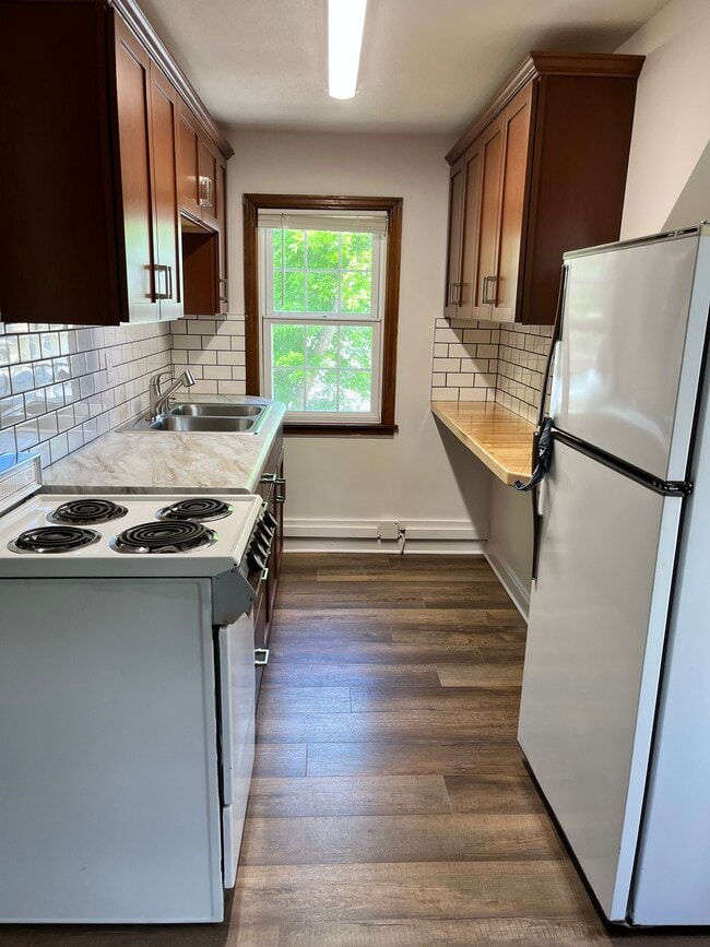 Kitchen - 109 E Chestnut St