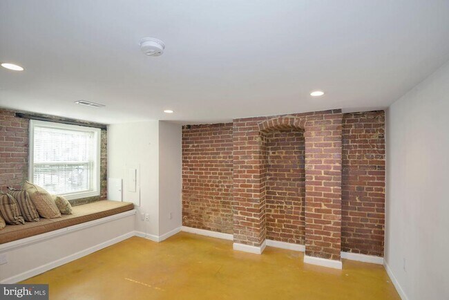 Foto del edificio - 2721 Ontario Rd NW
