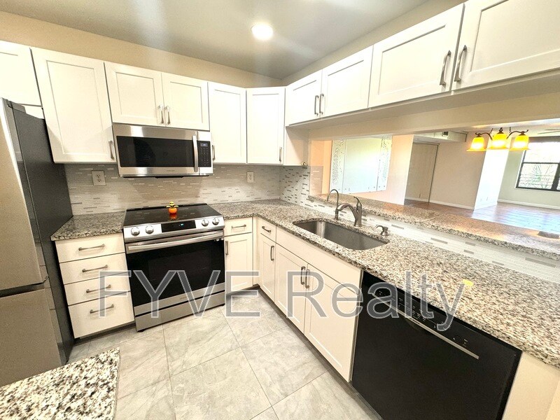 Primary Photo - 2660 Carambola Cir N
