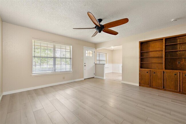Foto del edificio - 1714 Shadowview Dr