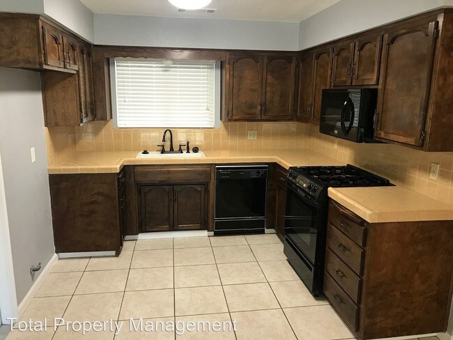 Building Photo - 3 br, 2 bath House - 200 E. Prosperity Ave.