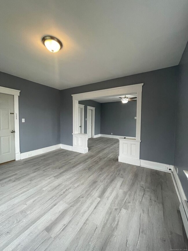 Building Photo - Spacious 4-bedroom, 1-bathroom first-Floor...