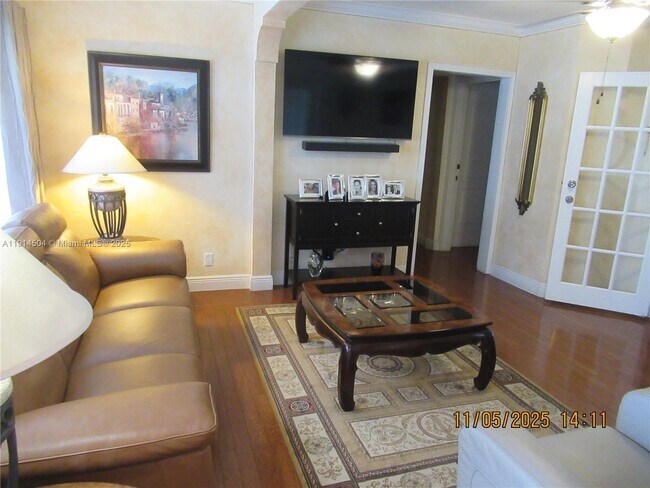 Foto del edificio - 800 NE 6th St