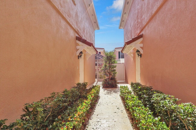 Building Photo - 28 Live Oak Cir