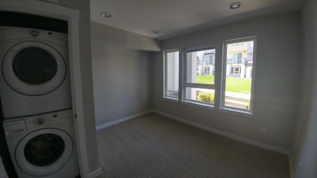 Building Photo - 14613 36th Ct NE
