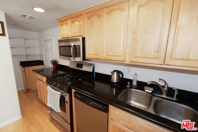 Foto del edificio - 3214 Cricklewood St