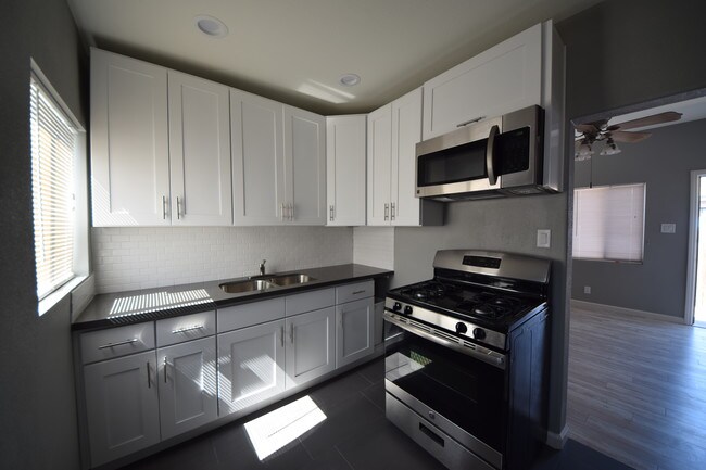Foto del edificio - 1610 W 205th St
