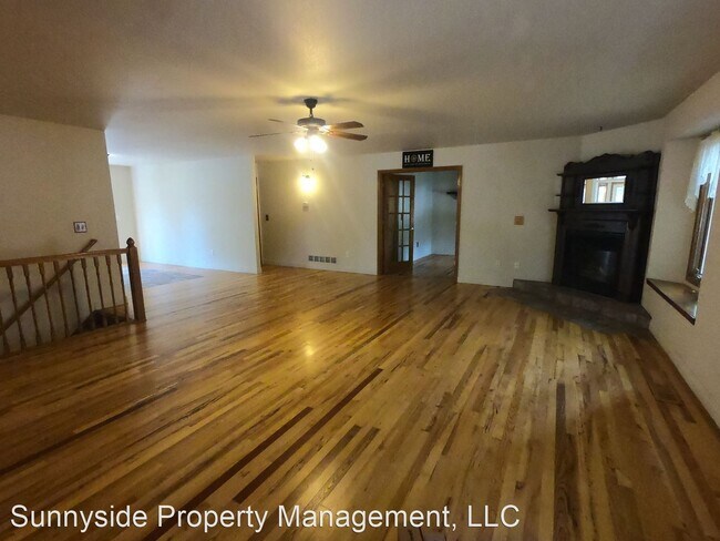 Building Photo - 4 br, 3 bath House - 308 Columbine Cir.