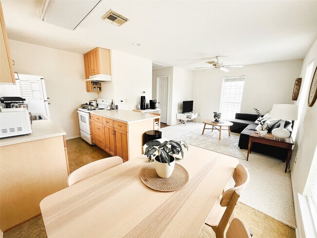 Foto del edificio - 3127 Bernardo De Galvez Ave