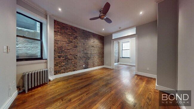 Building Photo - 382 E 10th St