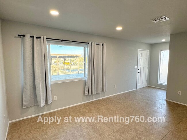 Foto del edificio - Newly Remodeled 2 Bed 1 Bath Near Downtown!